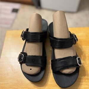 Fitflop LULU Adjustable Leather Slides size 9